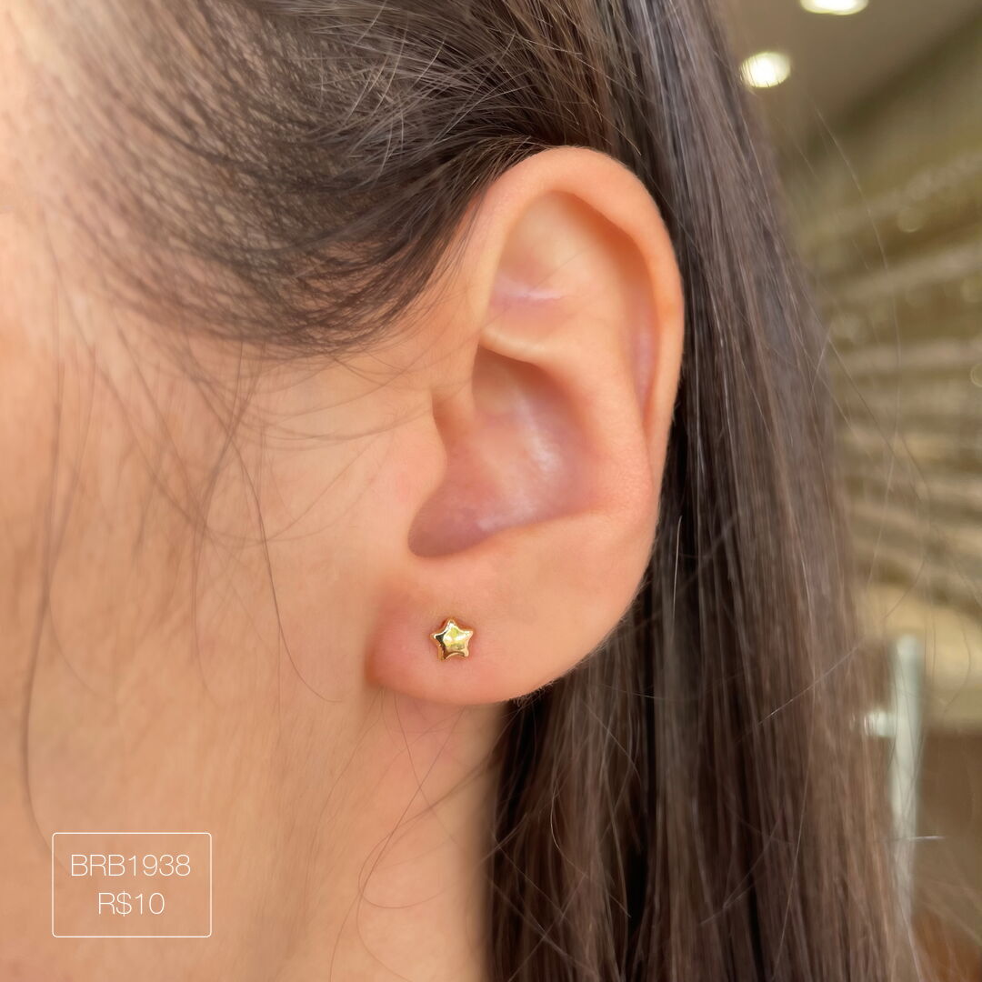 Brinco de Estrela Micro Liso Dourado